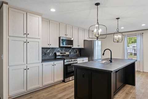 571 Bureau St., Mahomet, IL 61853