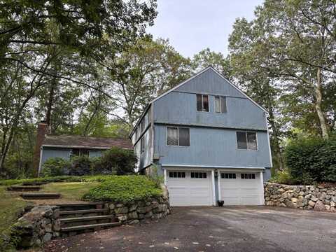 18 Hearthstone Dr, Medfield, MA 02052