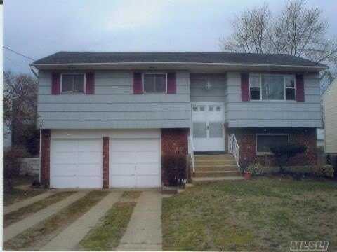 870 Main St, Farmingdale, NY 11735