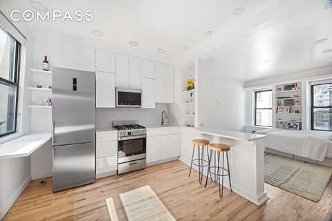 13 Downing Street, New York, NY 10014