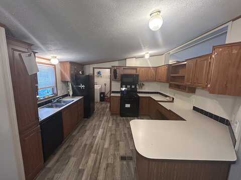144 Texas, Belleville, MI 48111