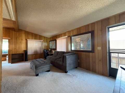 9395 Harritt Rd, Lakeside, CA 92040