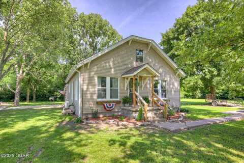 605 SE 10th Lane, Lamar, MO 64759