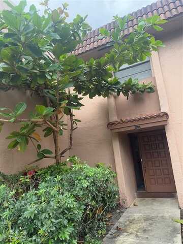 22 Laredo, Davie, FL 33324