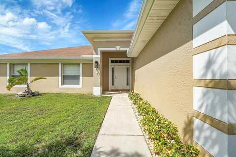 886 SE Proctor Ln, Port Saint Lucie, FL 34983