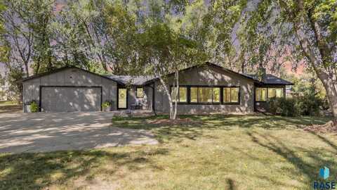 27024 Rolling Thunder Ln, Sioux Falls, SD 57108