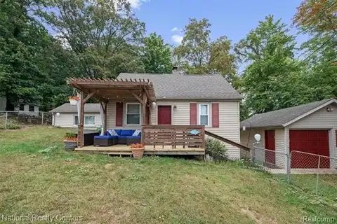 1136 Lakeshore Drive, Columbiaville, MI 48421