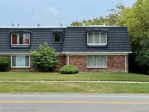 1806 Colonial Village Way, Waterford, MI 48328