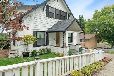 1105 WASHINGTON ST, Oregon City, OR 97045