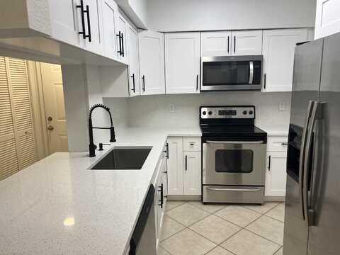6394 Emerald Dunes Drive W, West Palm Beach, FL 33411