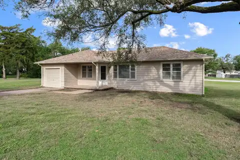 114 N 7th St, Conway Springs, KS 67031