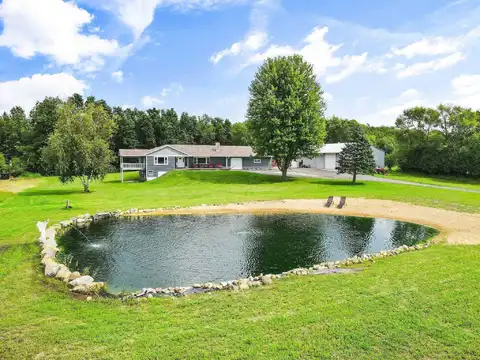 64 Oakland Road, Cambridge, WI 53523