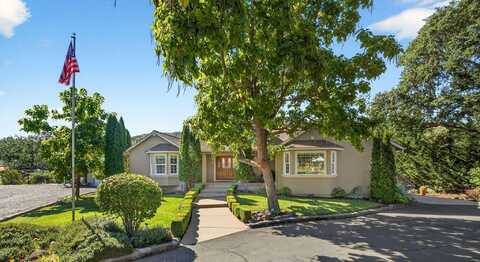 8909 John Day Drive, Gold Hill, OR 97525