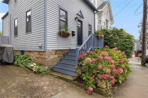 29 Bacheller Street, Newport, RI 02840