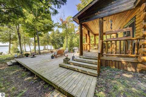 6250 S Lake Leelanau Drive, Traverse City, MI 49684