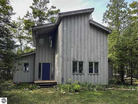 30235 Greene Drive, Beaver Island, MI 49782