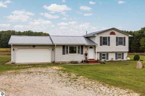 6786 Summit City Road, Kingsley, MI 49649
