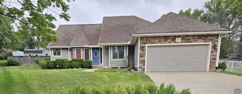 6636 SW Gisbourne CT, Topeka, KS 66614