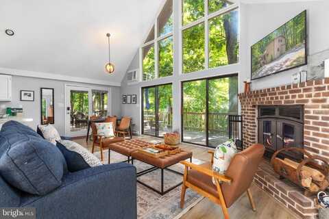 228 CLUBHOUSE RIDGE, HEDGESVILLE, WV 25427