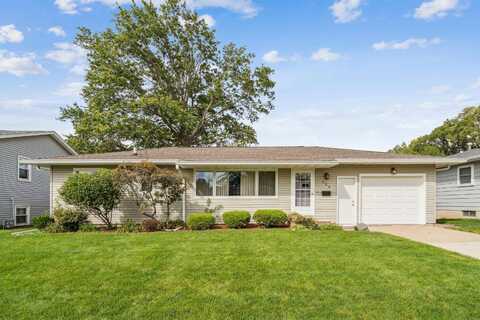 556 Pioneer Road, Waterloo, IA 50701