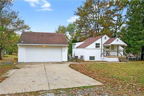 217 Hickory Dr, Chippewa Twp, PA 15010