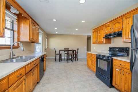812 N 28th ST, Rogers, AR 72756
