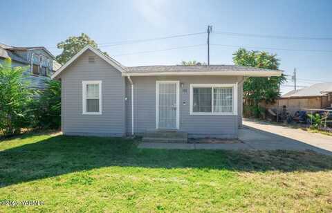 115 E Elizabeth St, Wapato, WA 98951