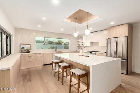 5829 E WINDSOR Avenue, Scottsdale, AZ 85257