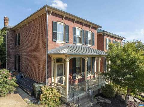 17 N WASHINGTON ST, STAUNTON, VA 24401