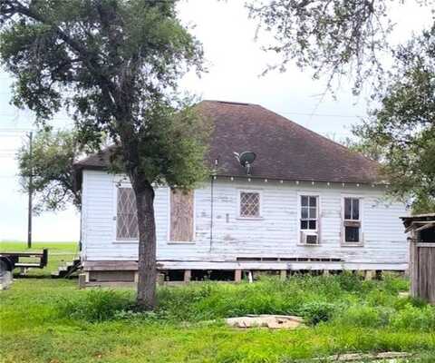 8295 Fm 796, Skidmore, TX 78389