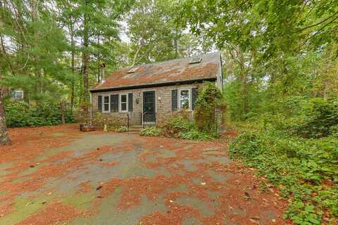 11 Shallow Pond Lane, East Falmouth, MA 02536