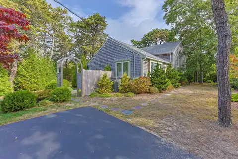 32 Walton Road, Harwich, MA 02645