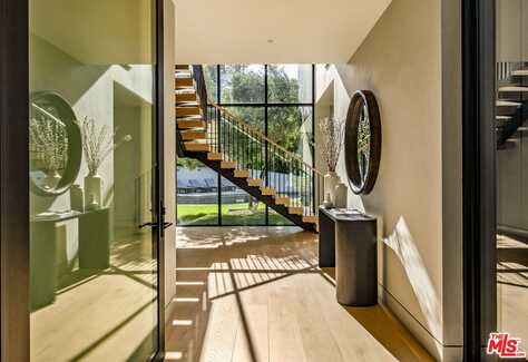 28869 Selfridge Dr, Malibu, CA 90265