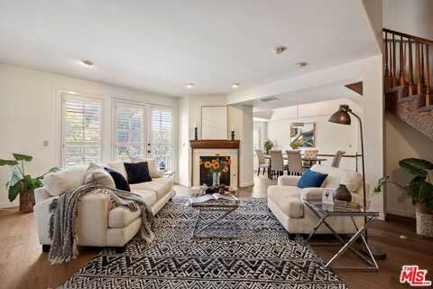 18135 Burbank Blvd, Tarzana, CA 91356