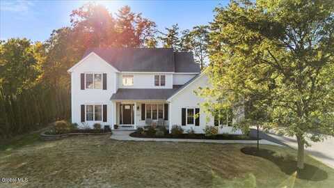 4 Oakhurst Court, Clifton Park, NY 12065