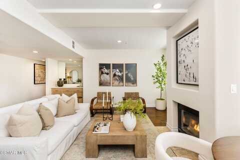 11920 Goshen Avenue, Los Angeles, CA 90049