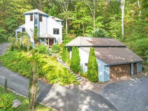 148 West Hill Road, New Hartford, CT 06057