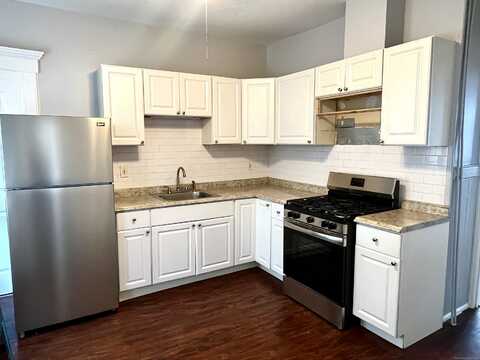 28 Dolsen Place, Stamford, CT 06901