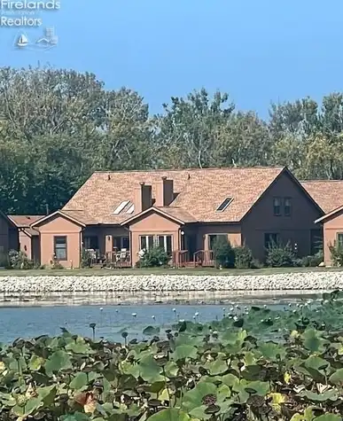 51 N Harbors End Drive, Port Clinton, OH 43452