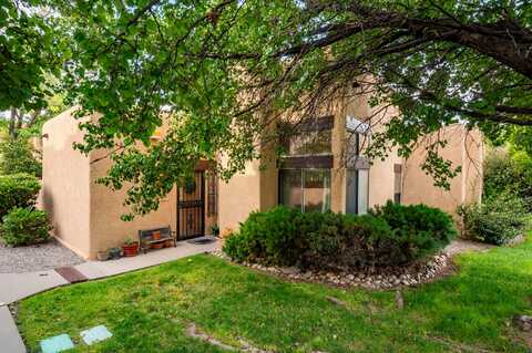 10221 LAS CASITAS Street NE, Albuquerque, NM 87111