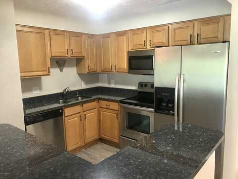 7904 Grenoble Ln, Prospect, KY 40059