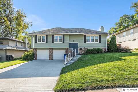 714 Donegal Drive, Papillion, NE 68046