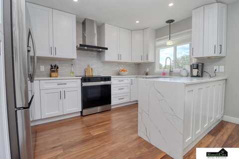 5009 NW 6th Street, Lincoln, NE 68521