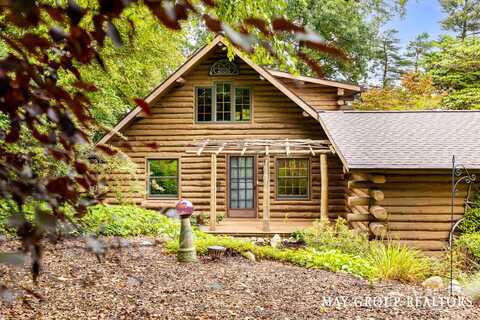 1339 House Street NE, Belmont, MI 49306