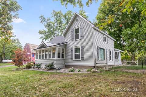 9313 Montcalm Avenue NE, Greenville, MI 48838