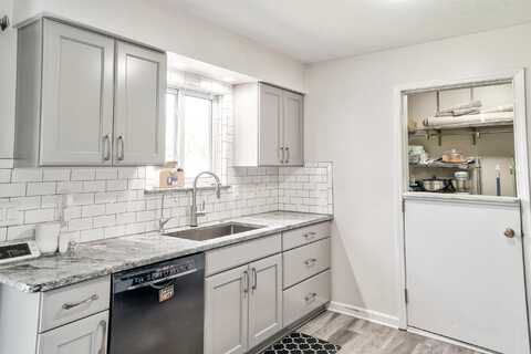 535 N Hacker Road, Howell, MI 48843