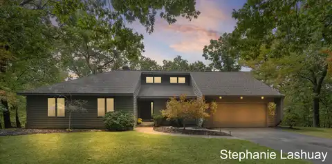 8823 Vergennes Street SE, Ada, MI 49301