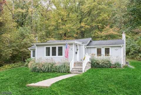 17 Old Woodland Trl, Jefferson Twp., NJ 07438