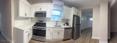 186 Center St, New Milford, NJ 07646
