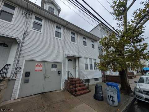 17 Niagara St, Newark, NJ 07105
